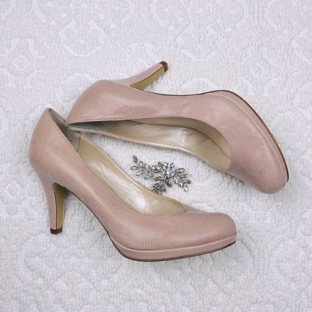 AK Anne Klein Shoes Heels Nude